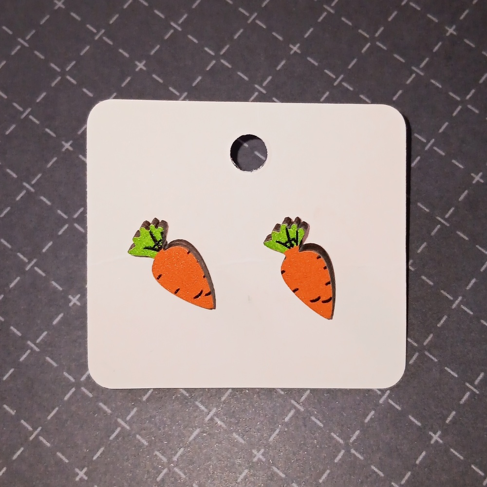 Dainty Cute 🥕🥕 Carrot Wooden Stud Earrings New!